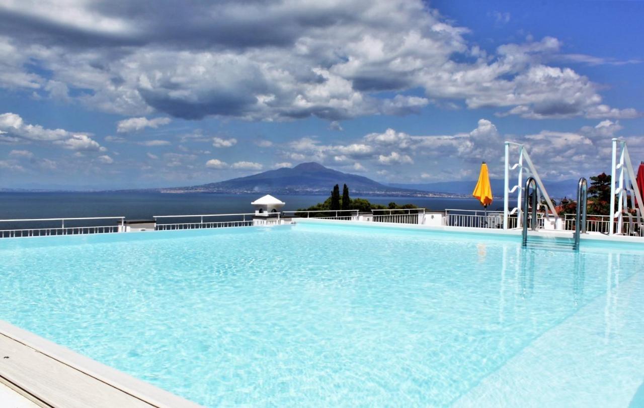 Boutique Hotel Helios (Adults Only) Sorrento Dış mekan fotoğraf