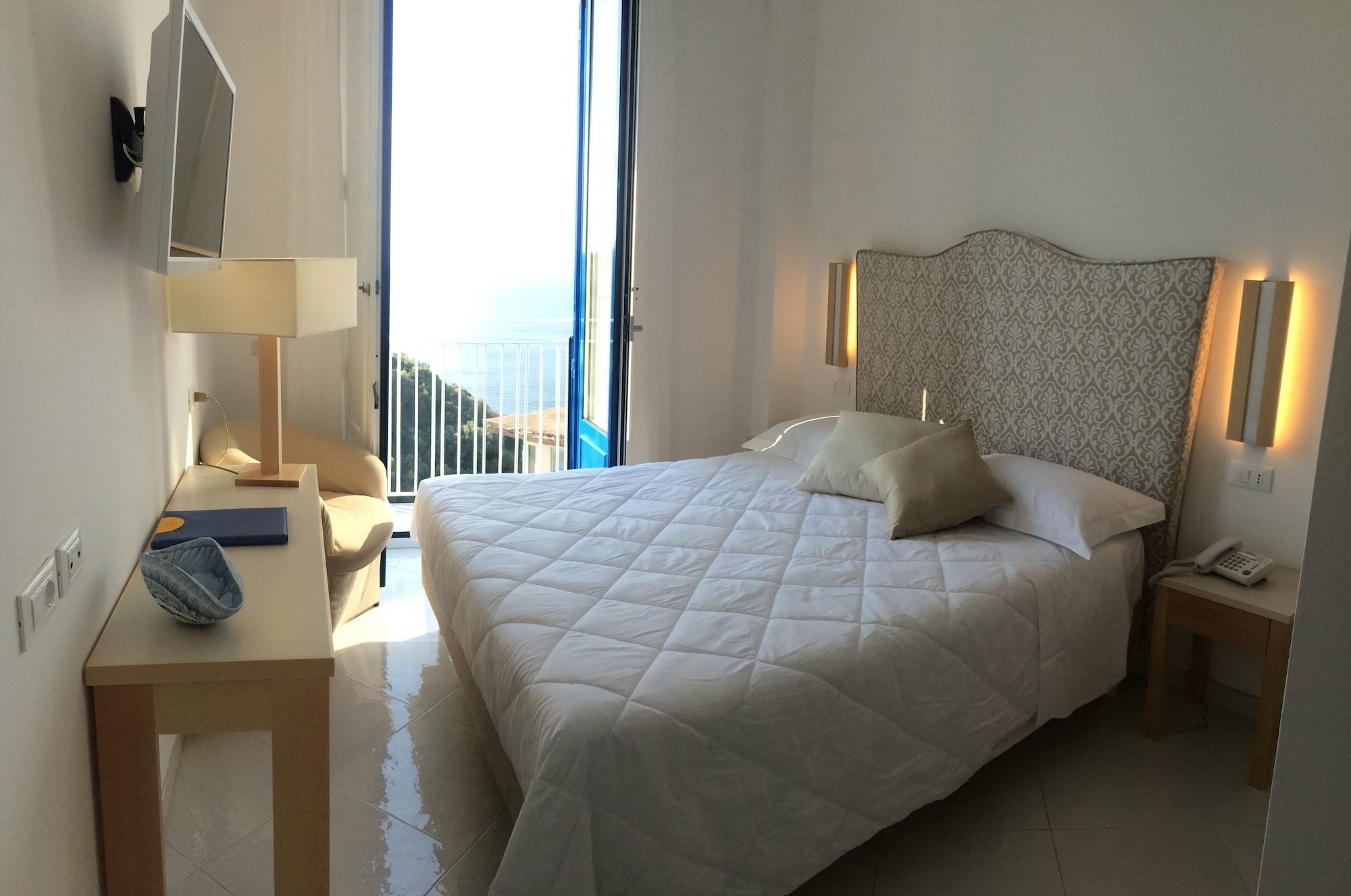 Boutique Hotel Helios (Adults Only) Sorrento Dış mekan fotoğraf