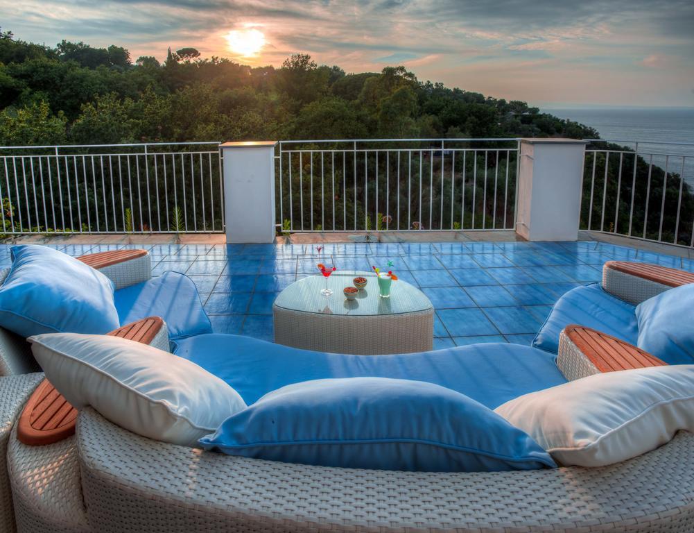 Boutique Hotel Helios (Adults Only) Sorrento Dış mekan fotoğraf