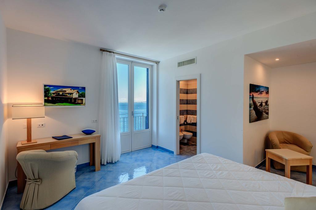 Boutique Hotel Helios (Adults Only) Sorrento Dış mekan fotoğraf