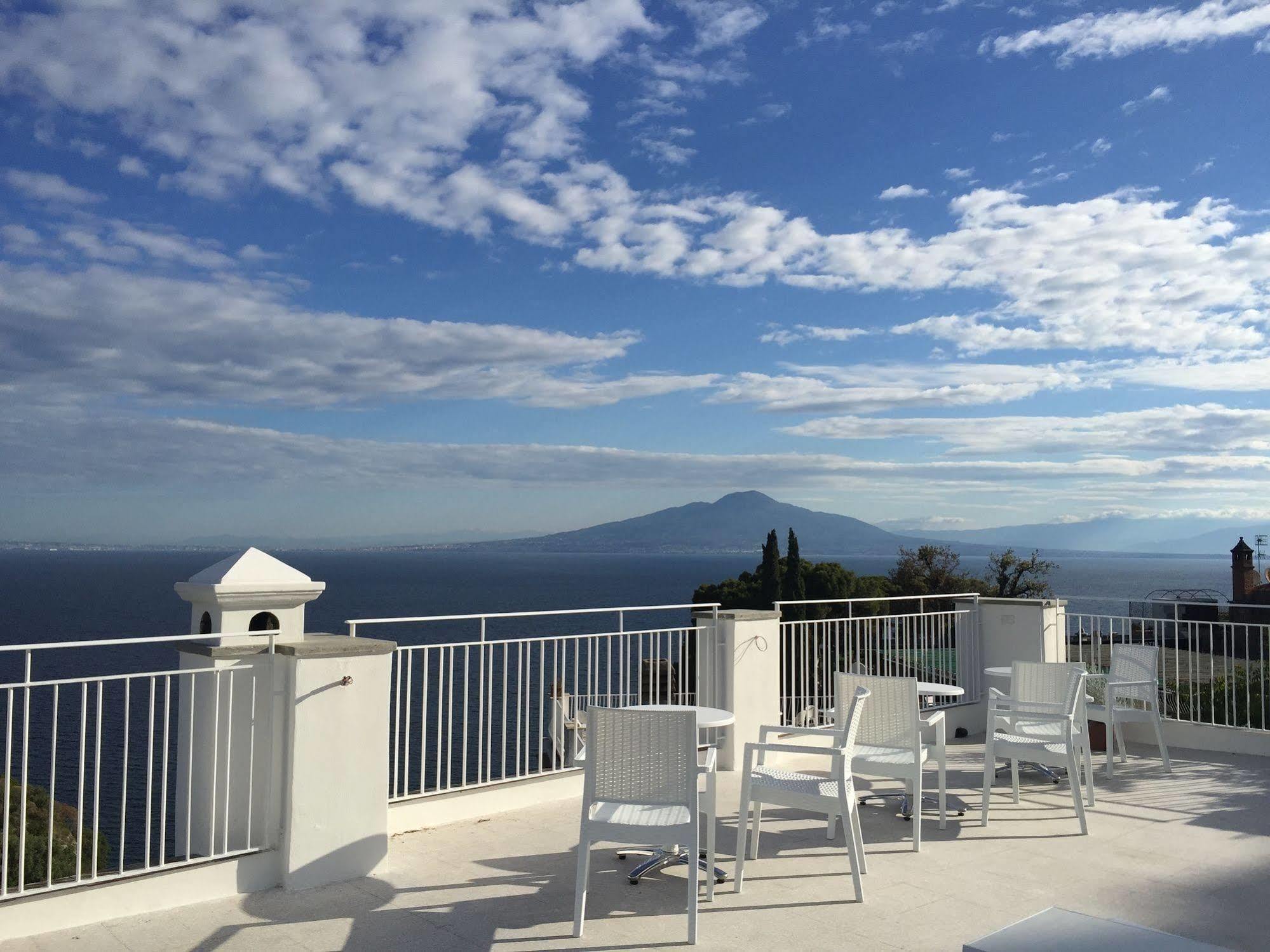 Boutique Hotel Helios (Adults Only) Sorrento Dış mekan fotoğraf
