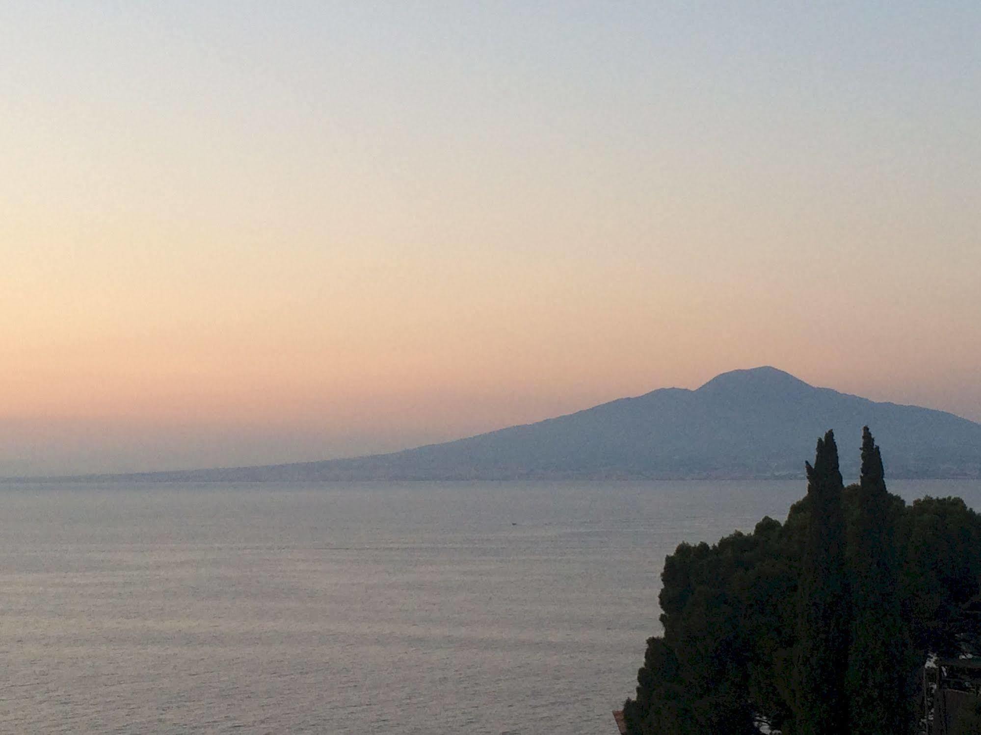Boutique Hotel Helios (Adults Only) Sorrento Dış mekan fotoğraf