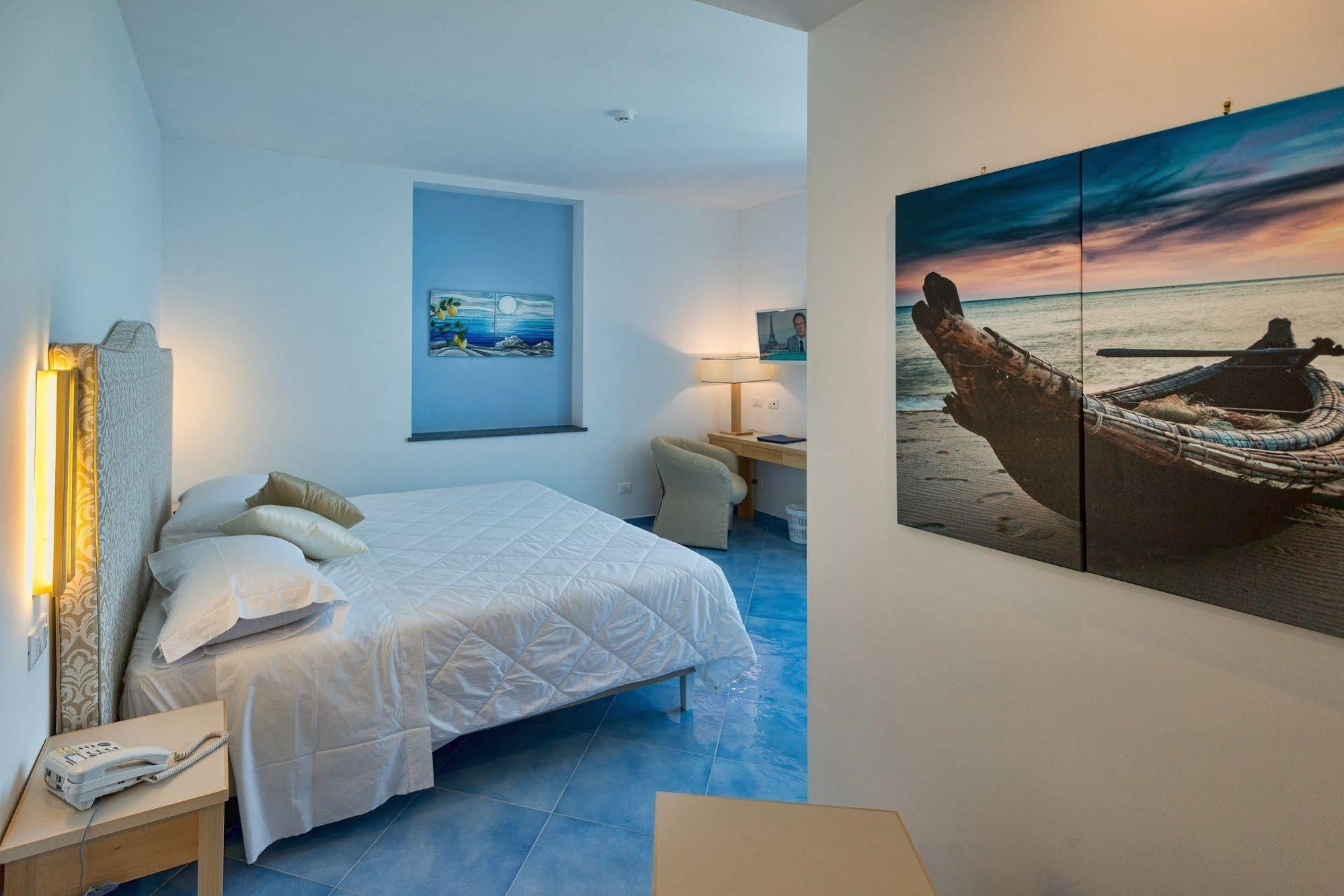 Boutique Hotel Helios (Adults Only) Sorrento Dış mekan fotoğraf